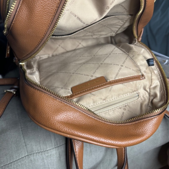 Genuine Michael Kors backpack - Picture 5 of 8